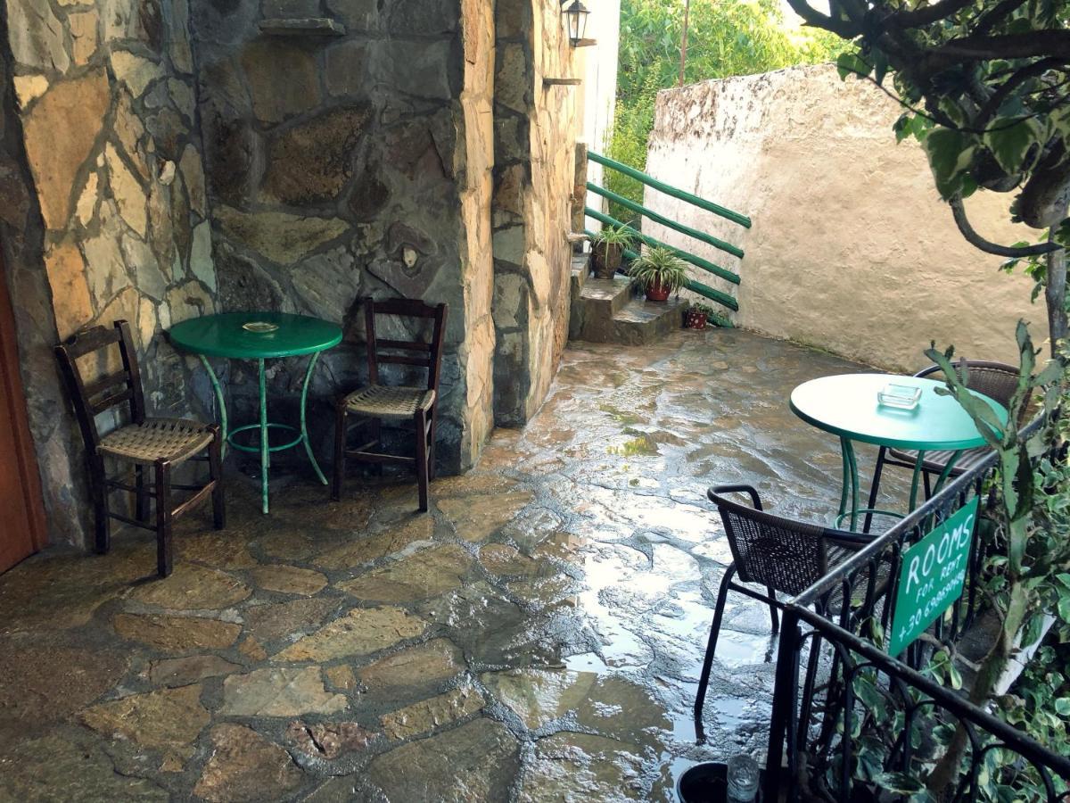 Yard Apartman Asztiráki Kültér fotó